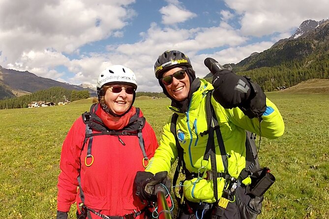Paragliding Tandem Flights in Engadin - Landing near Silvaplana Surlej