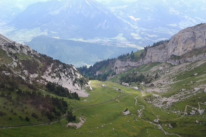 Pilatus Panorama: Exclusive Private Golden Round Trip from Zürich - Three hours at Pilatus Kulm