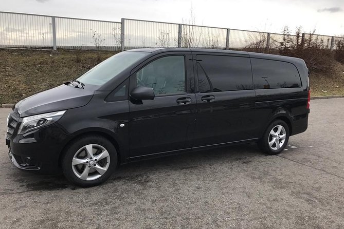 Premium Transfer from Zürich Airport to Zurich city or Zürich city to Airport - The ride into Zurich takes about half an hour