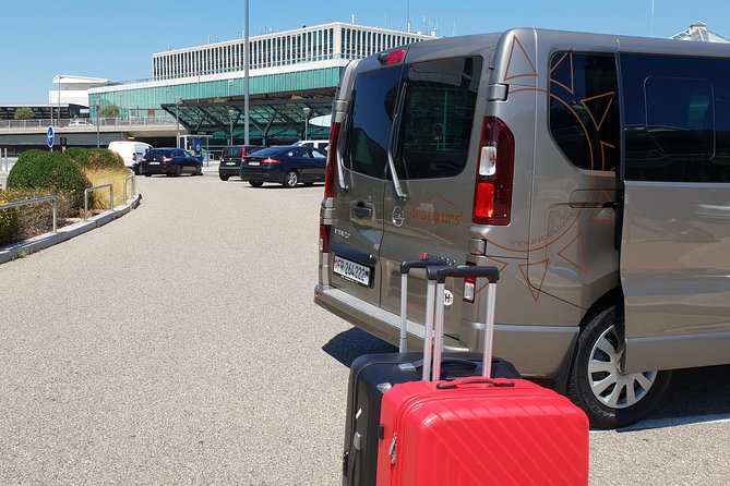 Private Arrival Transfer: from Geneva Airport to Geneva City - The short ride from the airport to Geneva City
