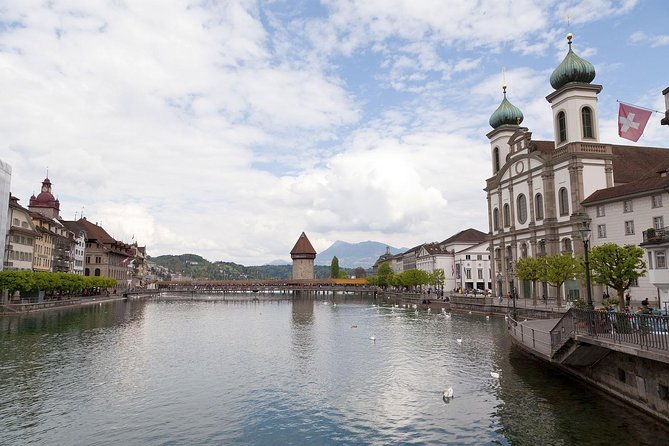 Private Classic Lucerne City Walk - Hirschenplatz, Kornmarkt, and the city’s old fountains