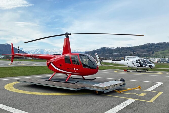 Private Swiss Alps helicopter tour over snow covered mountain peaks and glaciers - Why seeing the Swiss Alps by helicopter makes sense