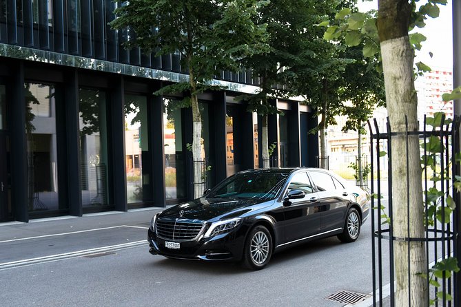Private Transfer from Sankt-Moritz to Zurich Airport - Comfort features that help on a long transfer