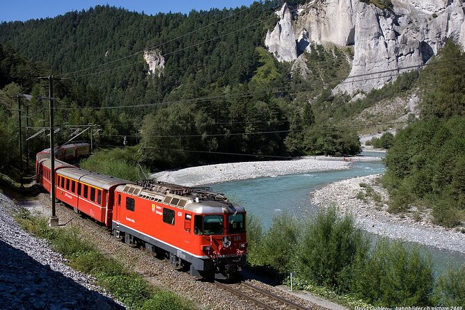 Private unforgettable Swiss Grand Canyon tour - Reichenau and the little Rhätian Railway departure