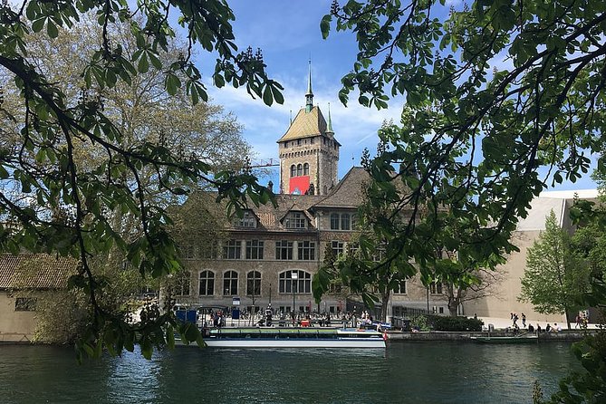 Private Walking Tour of Zurich with private official tour guide - A compact way to meet central Zurich