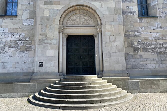 Self-Guided Reading City Tour in Zurich - St. Peter’s and Thermengasse reveal older Zurich