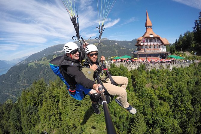 Tandem Paragliding Experience from Interlaken - Landing in the middle of Interlaken