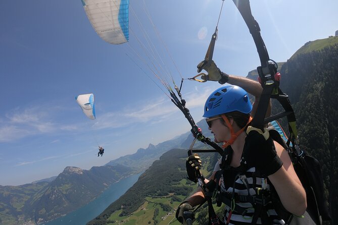 Tandem Paragliding Flight in the Lucerne Region - A short walk to the takeoff point