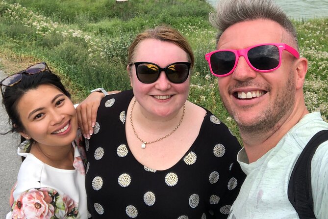 Vine Stories: Lavaux & Lutry wine walk - The second stop, wine, and a plate of snacks