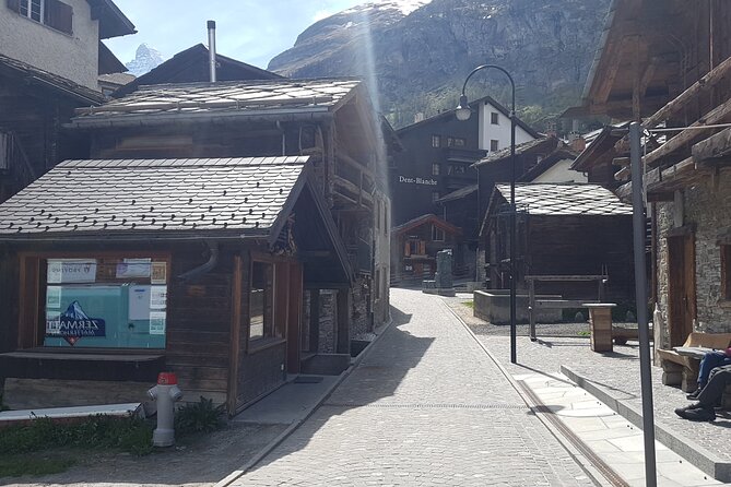 Zermatt 2-Hour Small Group Village Walk - A quiet pause at the Mountaineers’ Cemetery