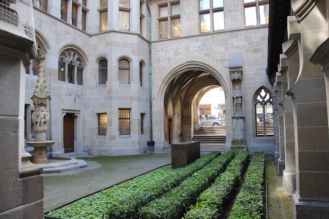 Zurich 360° City Walk Tour Including Hidden Spots - Lindenhof Hill, where Zurich looks backward and outward