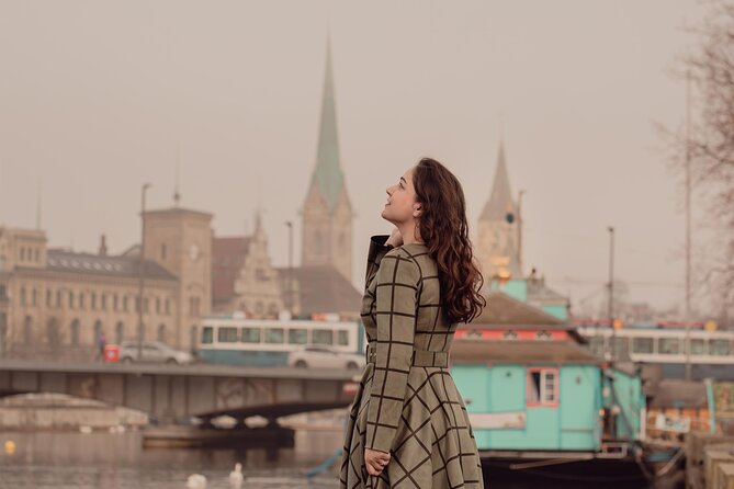 Zurich: Professional Photoshoot at the Best Spots - Meeting at the Opera House